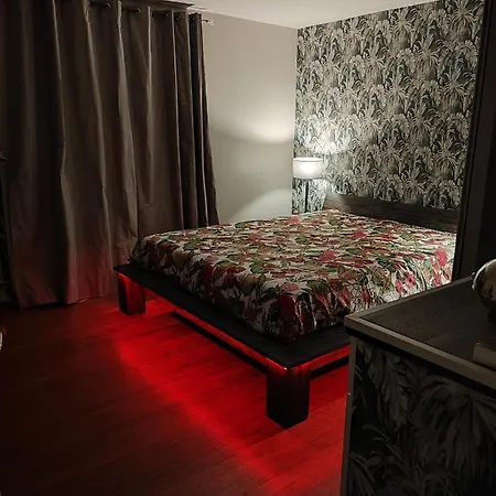 Chez Stephanie Et Sylvain Oda ve Kahvaltı