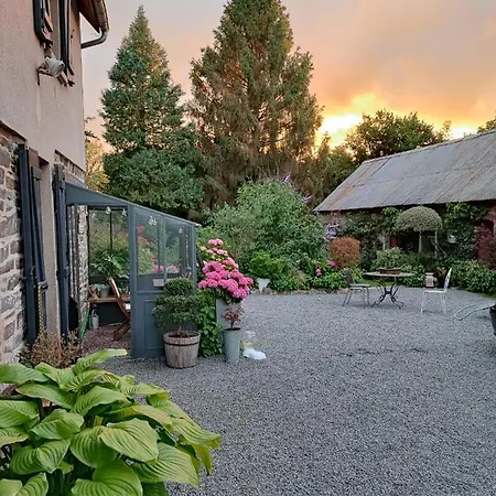 Chez Stephanie Et Sylvain Oda ve Kahvaltı 3*